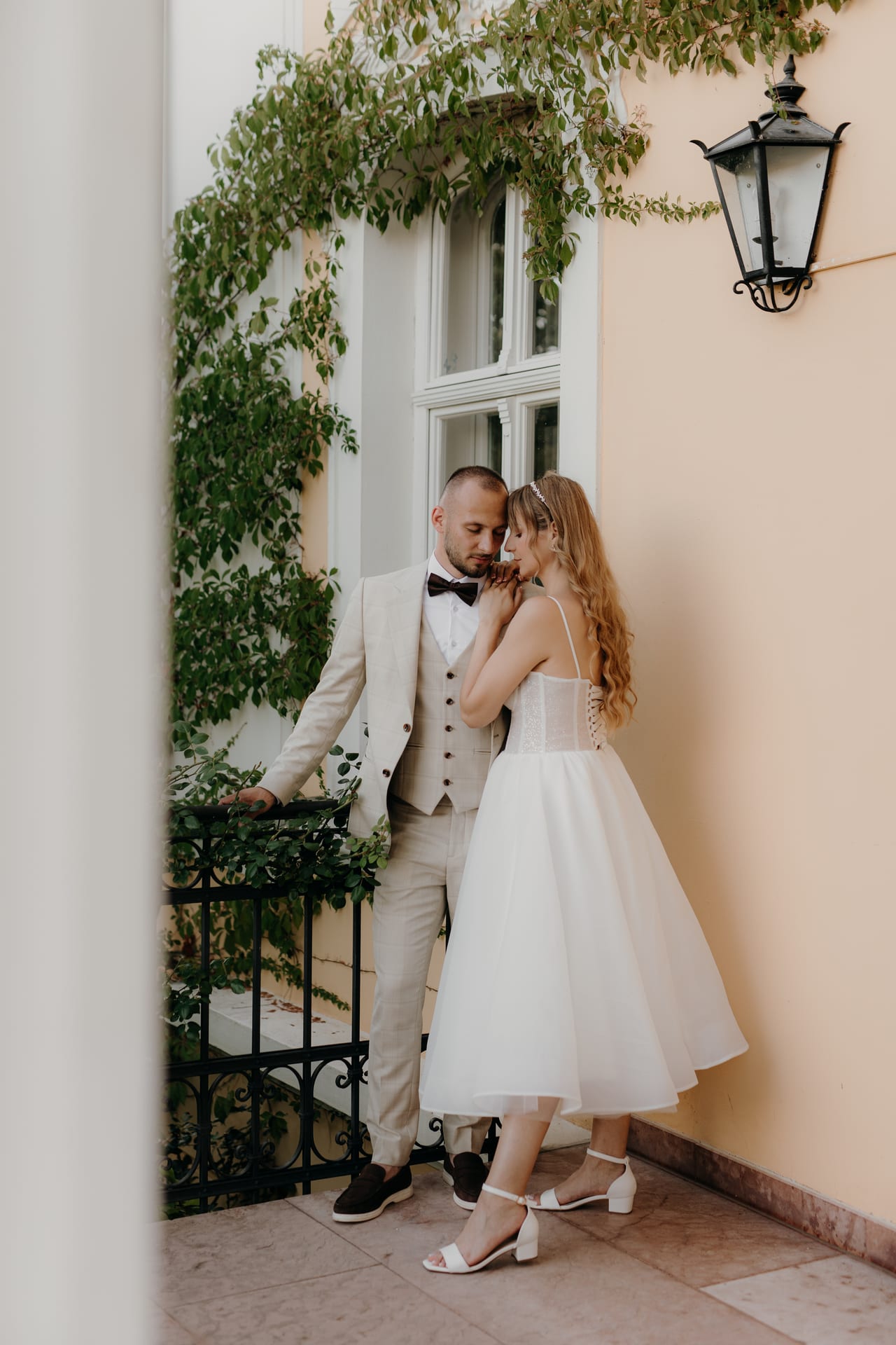 Tichý moment páru zachytený v prirodzenom svetle